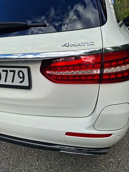 Mercedes-Benz E300 de 8 of 30