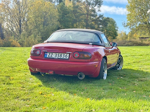 Mazda MX-5 6 of 23