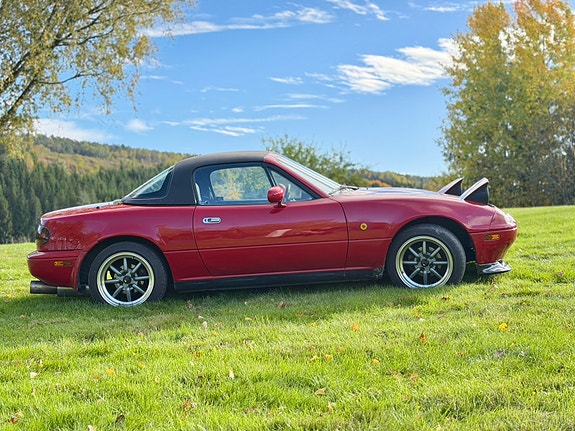 Mazda MX-5 4 of 23