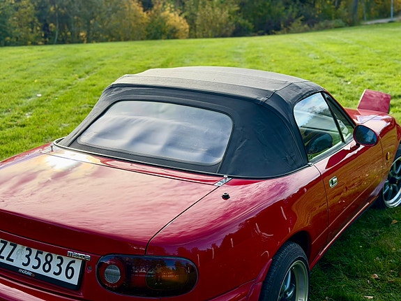 Mazda MX-5 9 of 23