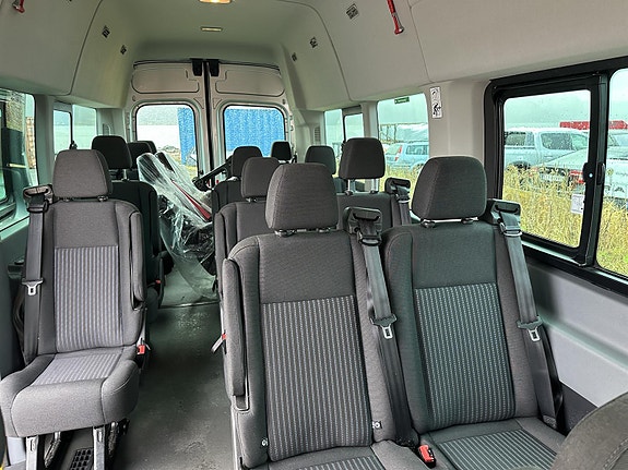 Ford Transit 8 of 17