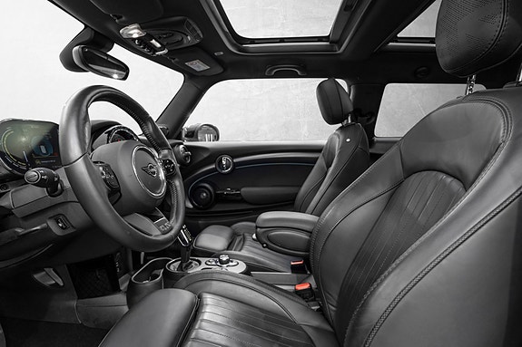 MINI Cooper SE 2 of 22