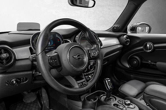MINI Cooper SE 11 of 22