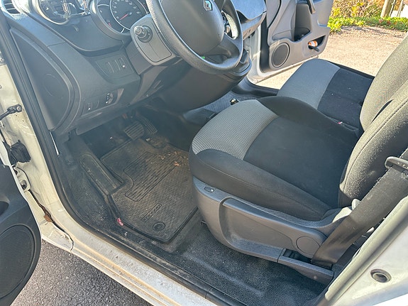 Renault Kangoo Express 12 of 22