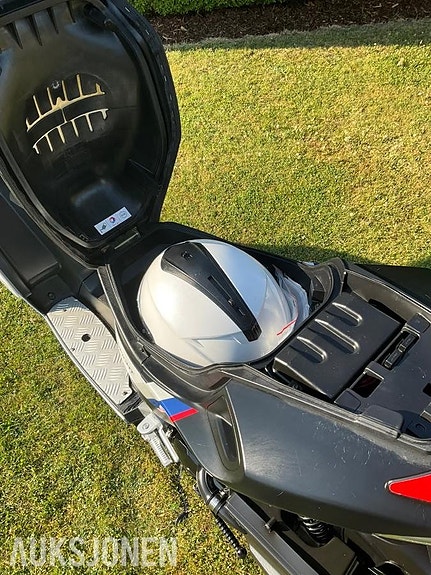 Peugeot Speedfight 2 10 of 12