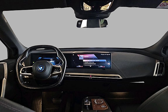 BMW iX 10 of 19