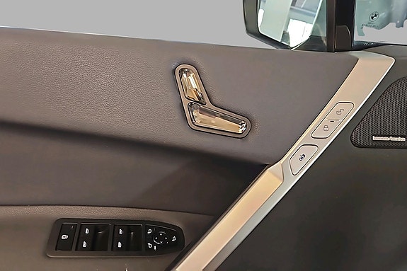 BMW iX 18 of 19