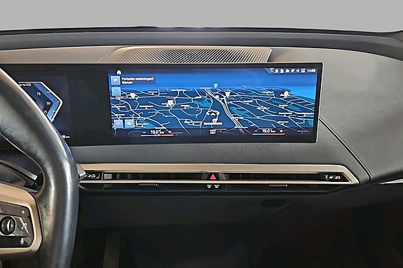BMW iX 17 of 19