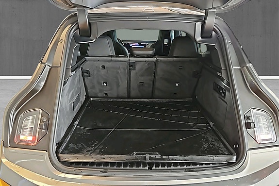 BMW iX 14 of 19