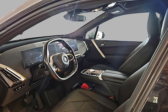 BMW iX 9 of 19