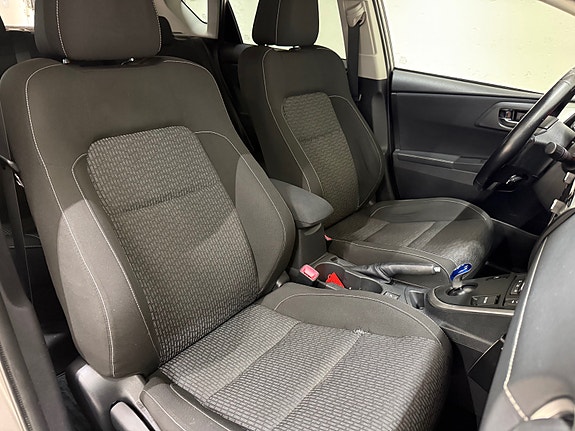 Toyota Auris 26 of 30