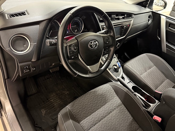 Toyota Auris 28 of 30