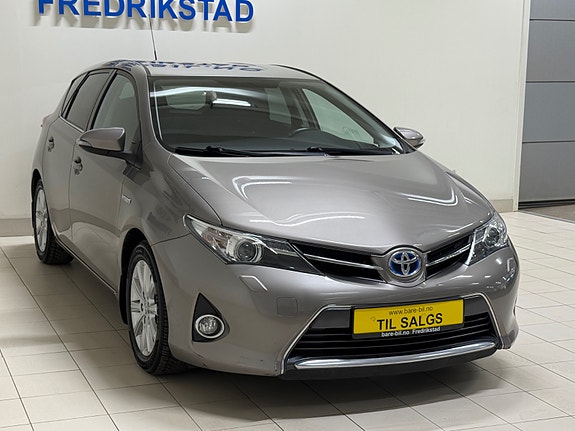 Toyota Auris 8 of 30