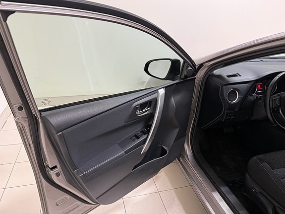 Toyota Auris 30 of 30