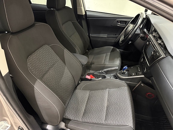 Toyota Auris 21 of 30