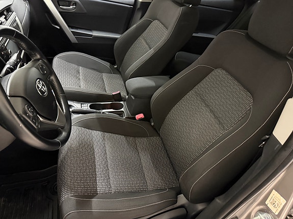 Toyota Auris 29 of 30