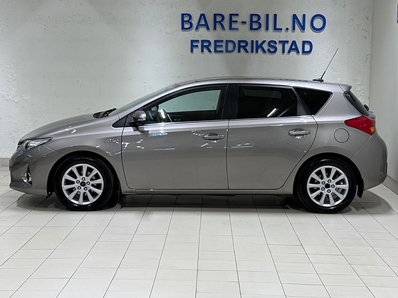 Toyota Auris 3 of 30