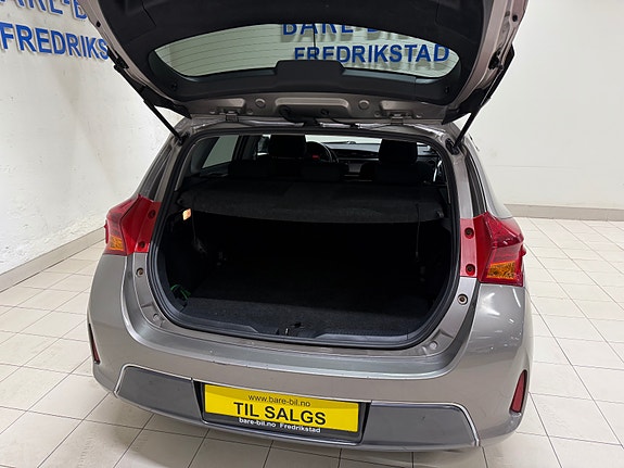Toyota Auris 14 of 30