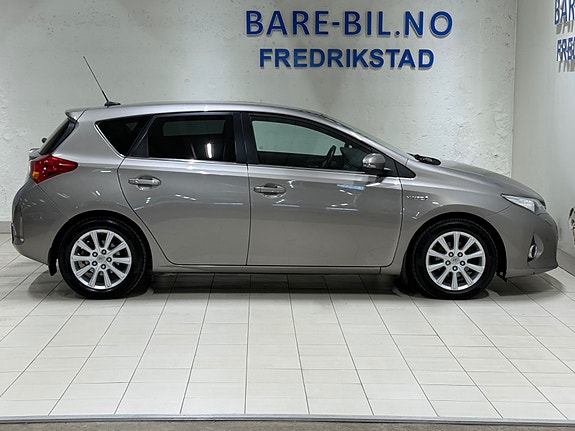 Toyota Auris 10 of 30
