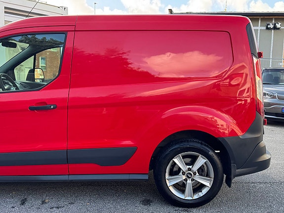 Ford Transit Connect 13 of 30