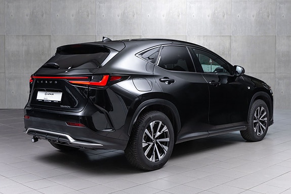 Lexus NX450h 6 of 8