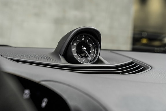 Porsche Taycan 26 of 30