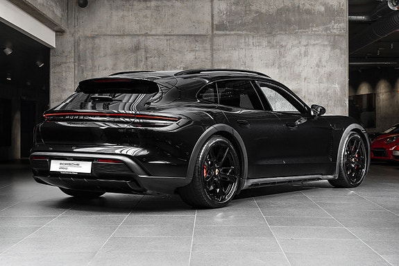 Porsche Taycan 3 of 30