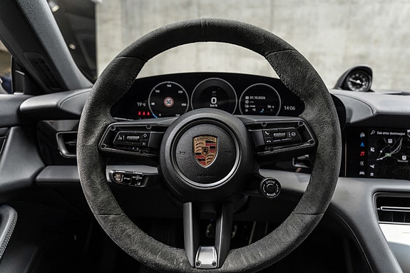 Porsche Taycan 18 of 30