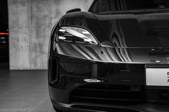 Porsche Taycan 8 of 30