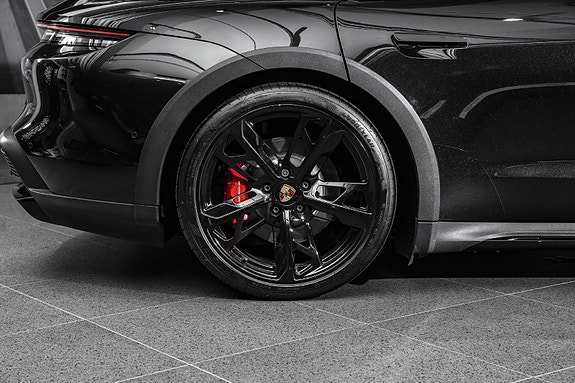 Porsche Taycan 11 of 30