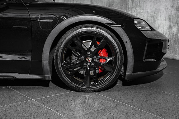 Porsche Taycan 12 of 30