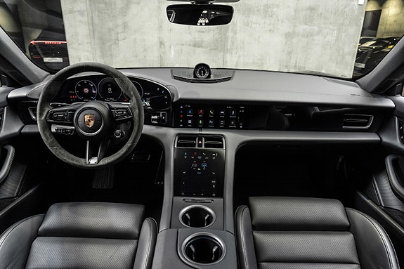 Porsche Taycan 16 of 30