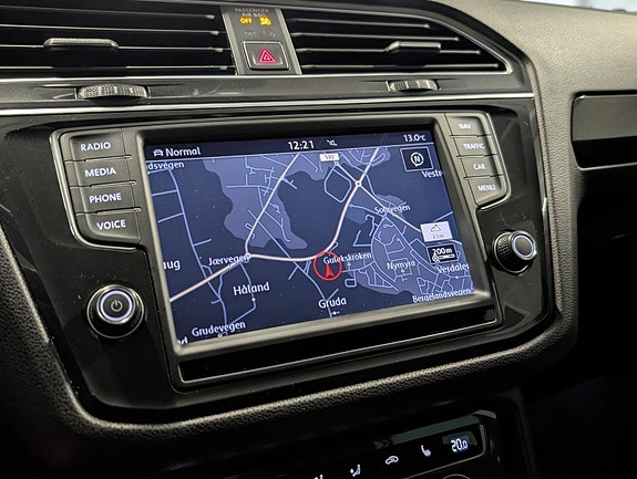 Volkswagen Tiguan 17 of 25