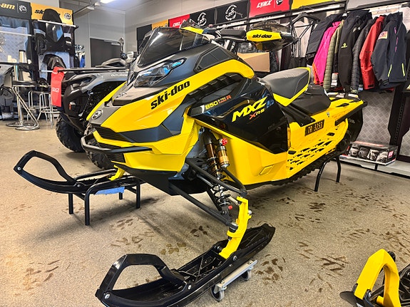 Ski-doo MXZ X-RS Comp 850 E-TEC Turbo R 2 of 8