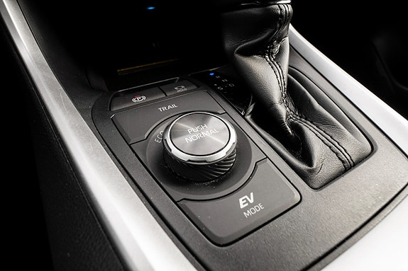 Toyota RAV4 17 of 30