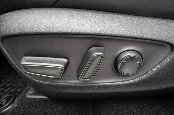 Toyota RAV4 24 of 30
