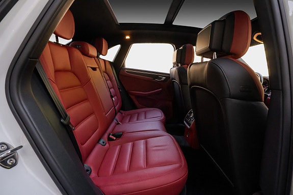 Porsche Macan 30 of 30