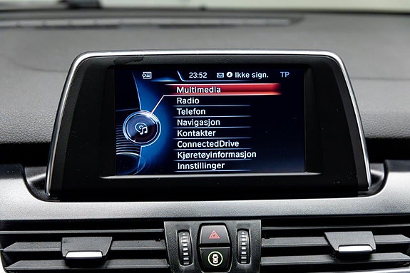BMW 225xe 29 of 30