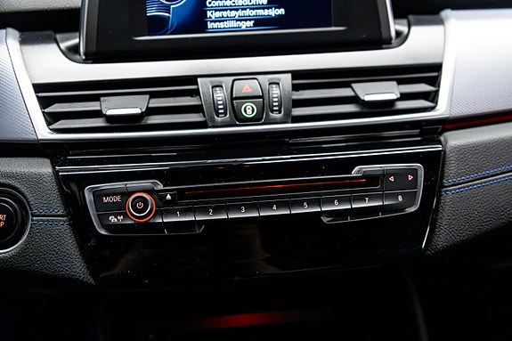 BMW 225xe 25 of 30