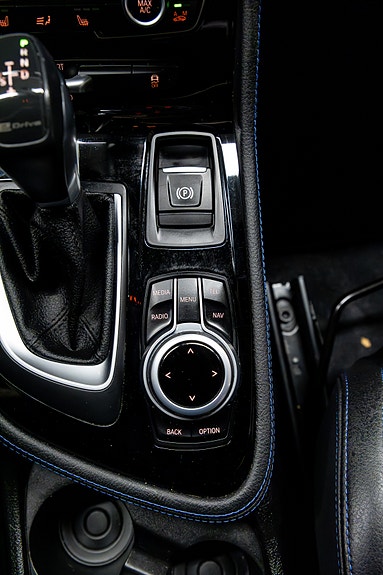 BMW 225xe 23 of 30