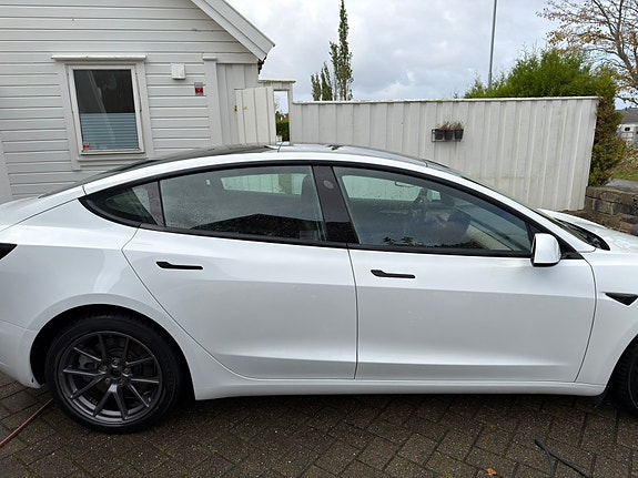 Tesla Model 3 7 of 22