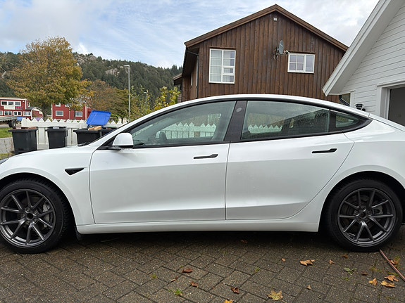 Tesla Model 3 3 of 22