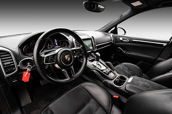 Porsche Cayenne GTS 11 of 30