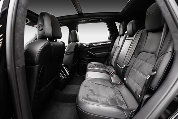 Porsche Cayenne GTS 29 of 30