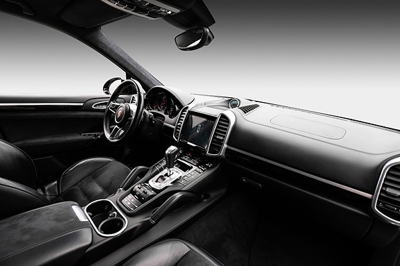 Porsche Cayenne GTS 12 of 30