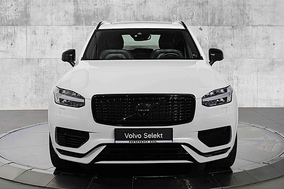 Volvo XC90 2 of 30