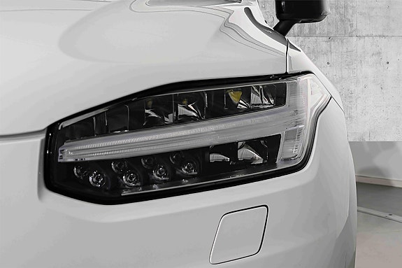 Volvo XC90 3 of 30