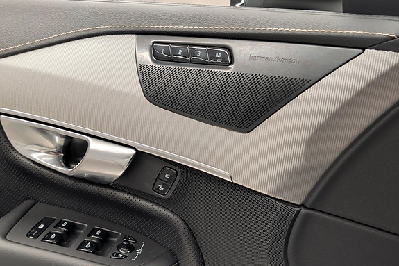 Volvo XC90 20 of 30
