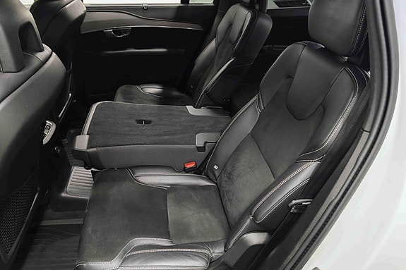Volvo XC90 30 of 30