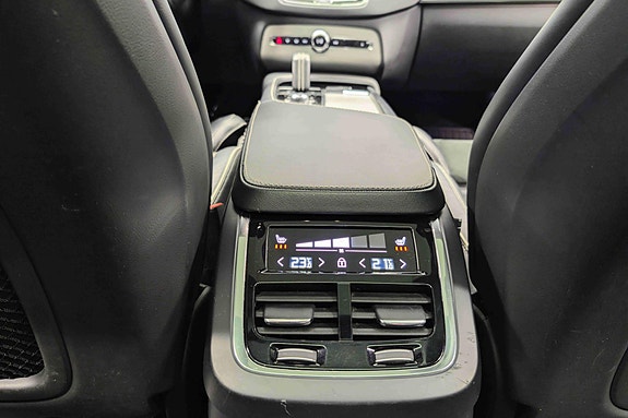 Volvo XC90 28 of 30